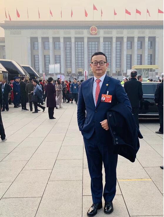 _英国侨胞：政府工作报告彰显中国智慧_英国侨胞：政府工作报告彰显中国智慧