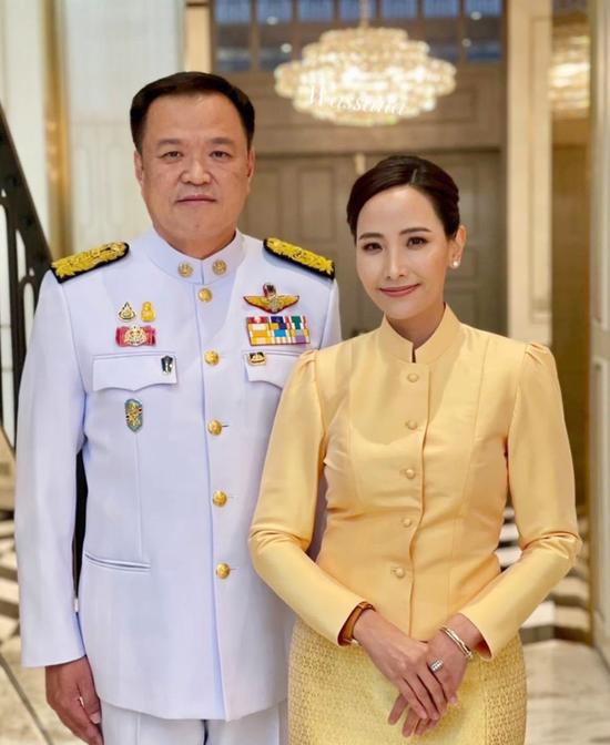 _叫中国名字，娶网红老板，新总理是他？_叫中国名字，娶网红老板，新总理是他？