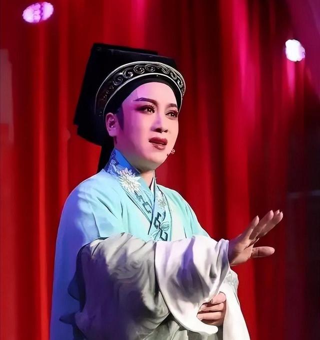49岁孟再平骤逝：百万抗癌针无效！迈巴赫车队开道，独子却赤脚背草鞋-有驾