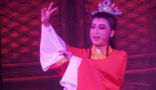 49岁孟再平骤逝：百万抗癌针无效！迈巴赫车队开道，独子却赤脚背草鞋-有驾