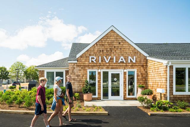 特斯拉与 Rivian 的对决：两座以品牌为中心的新充电站凸显了人们对电动汽车态度的分歧-有驾