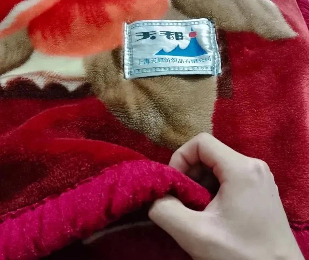 有一种痛苦叫“拉舍尔毛毯”，火了几十年，终究还是被淘汰了_有一种痛苦叫“拉舍尔毛毯”，火了几十年，终究还是被淘汰了_