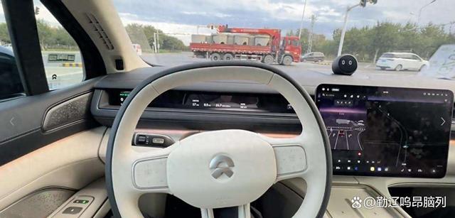 蔚来ES8热潮：纯电SUV智商税？还是真香之选？-有驾