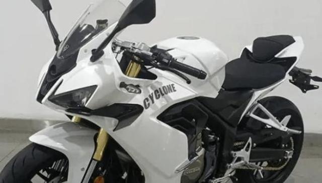 也是一样的国产摩托车，豪爵不是一样的兄弟吗？早年上市的国产精品水冷150小踏板，跑西藏高原暴露出发动机漏水漏油等通病-有驾