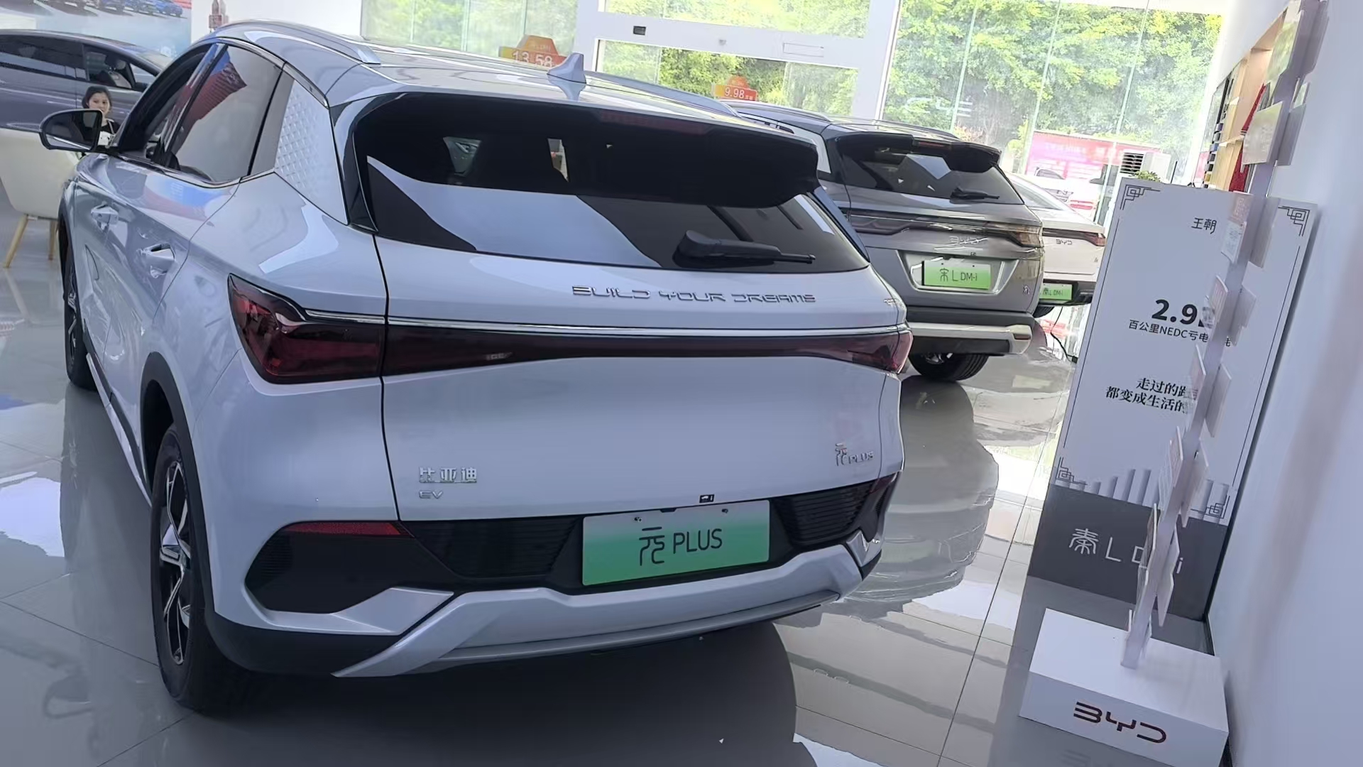 兵败如山倒！“小型油车”销量腰斩背后，是新能源车的三大陷阱_兵败如山倒！“小型油车”销量腰斩背后，是新能源车的三大陷阱_