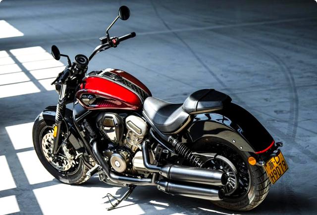 4.38万V4巡航黑旗950,零百3.8秒极速190km,108匹马力实力拉满-有驾