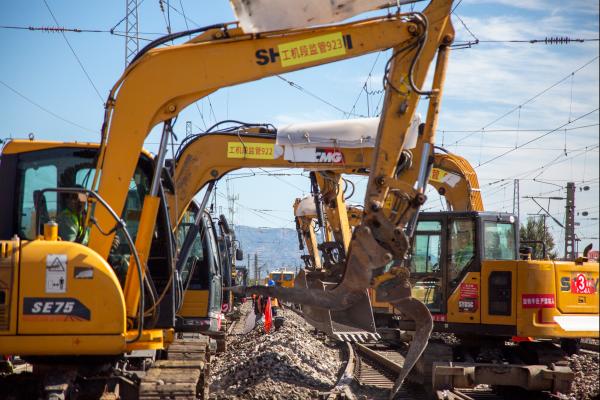 大秦铁路效益__大秦铁路改造