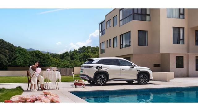 比亚迪宋L到店，续航引热议，权益和配置都有变化-有驾