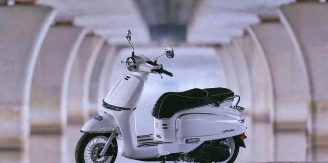 领先同类踏板？150AURA吹牛不？_1761684645386-有驾