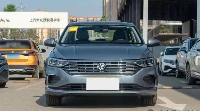 EA211加双离合或6AT，这组合凭啥能让大众硬刚国产车？12.59万新车限时跌到7.99万？大众这次豁出去的底气是啥？-有驾