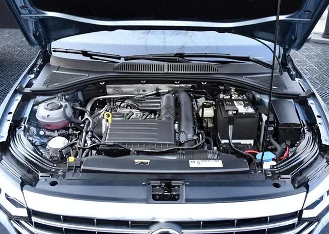 EA211加双离合或6AT，这组合凭啥能让大众硬刚国产车？12.59万新车限时跌到7.99万？大众这次豁出去的底气是啥？-有驾