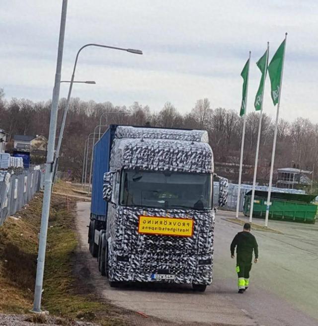 沃尔沃电动重卡全球突破5000辆,1.7亿公里重塑物流未来-有驾