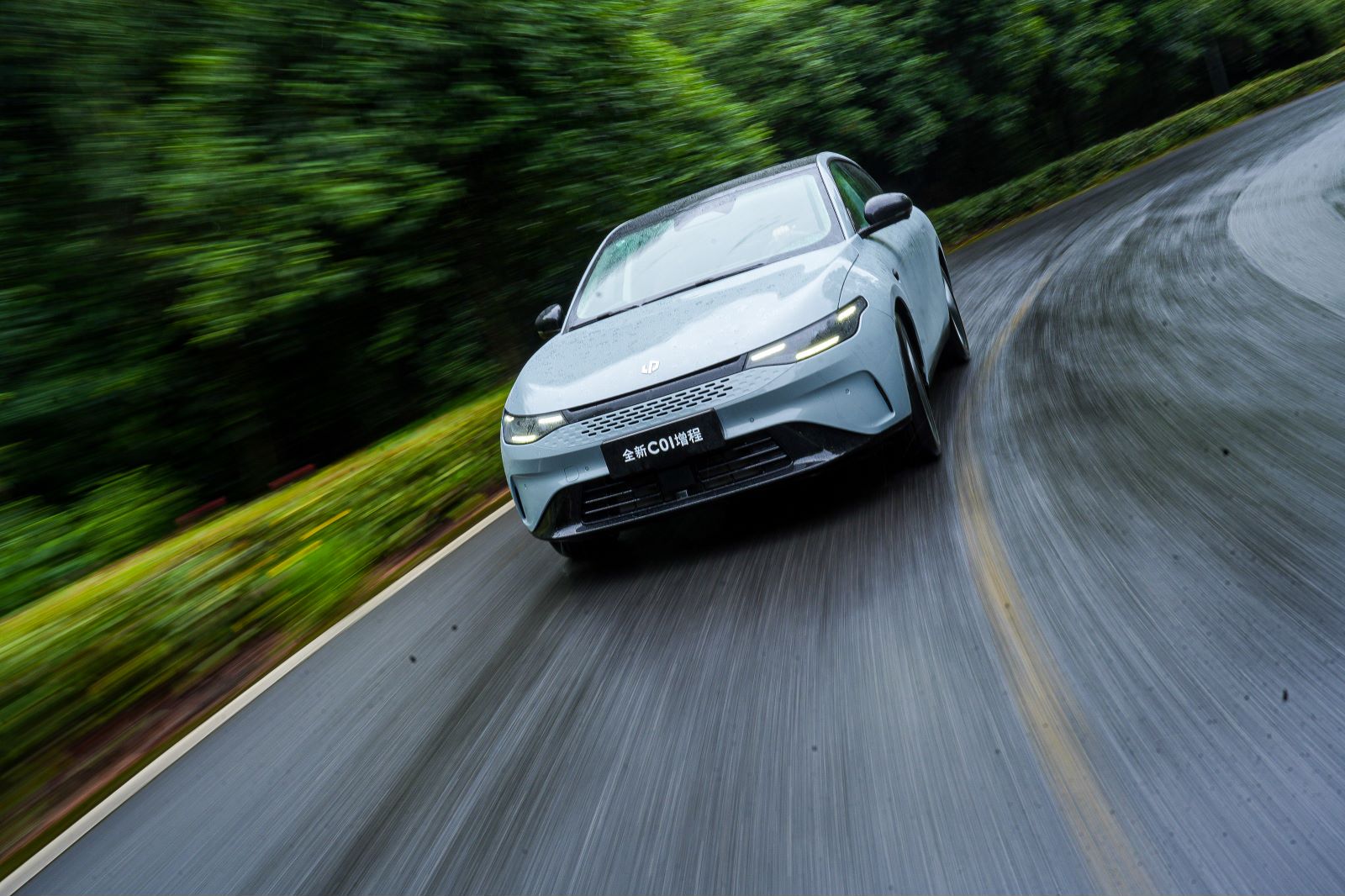 _理想交付量双降，零跑突破7万辆！新能源车企变天了_理想交付量双降，零跑突破7万辆！新能源车企变天了