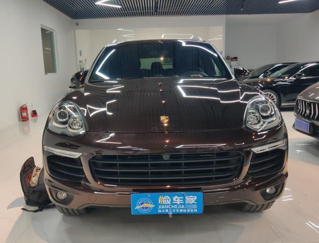 江苏车主的保时捷卡宴：六年车龄后备箱常备机油-有驾