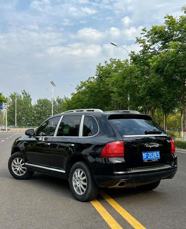 江苏车主的保时捷卡宴：六年车龄后备箱常备机油-有驾