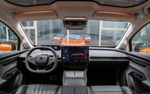 带GT后缀的车型大多代表着高性能轿跑，价格从十几万到数十万不等，既满足了消费者的运动梦也兼顾实用性-有驾