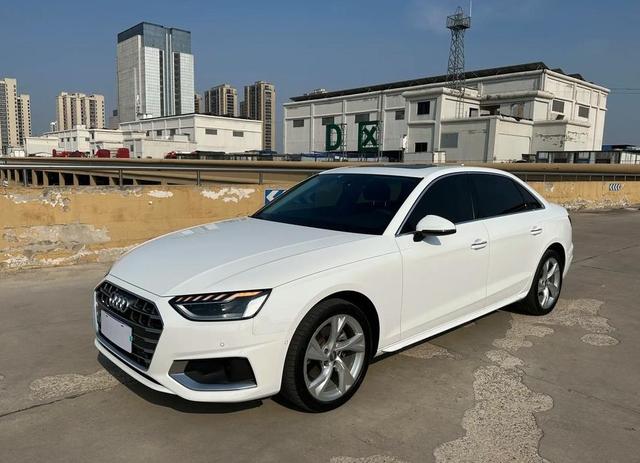 全系2.0T+优惠超9万，还卖不动，奥迪到底失算在哪儿？奥迪A4L的高功+低价，为啥还是留不住消费者？-有驾