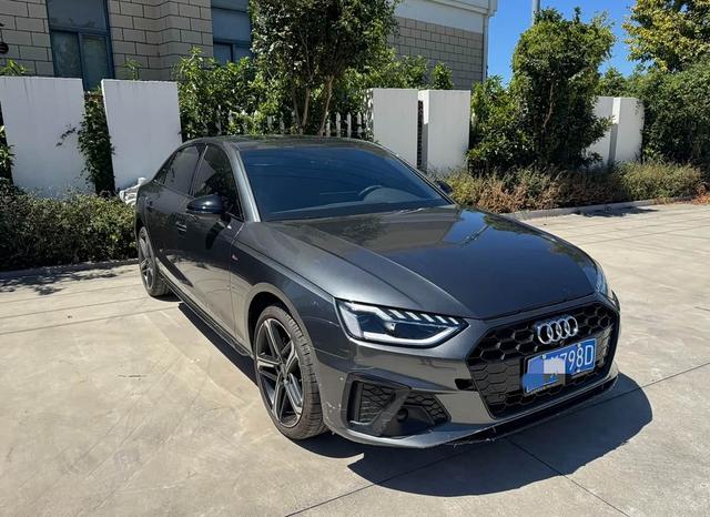 全系2.0T+优惠超9万，还卖不动，奥迪到底失算在哪儿？奥迪A4L的高功+低价，为啥还是留不住消费者？-有驾