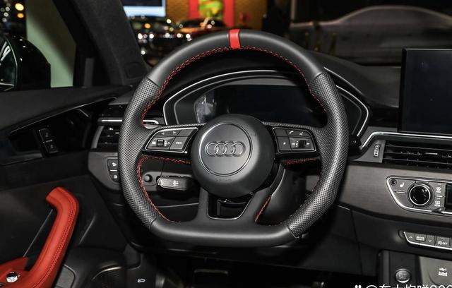 全系2.0T+优惠超9万，还卖不动，奥迪到底失算在哪儿？奥迪A4L的高功+低价，为啥还是留不住消费者？-有驾