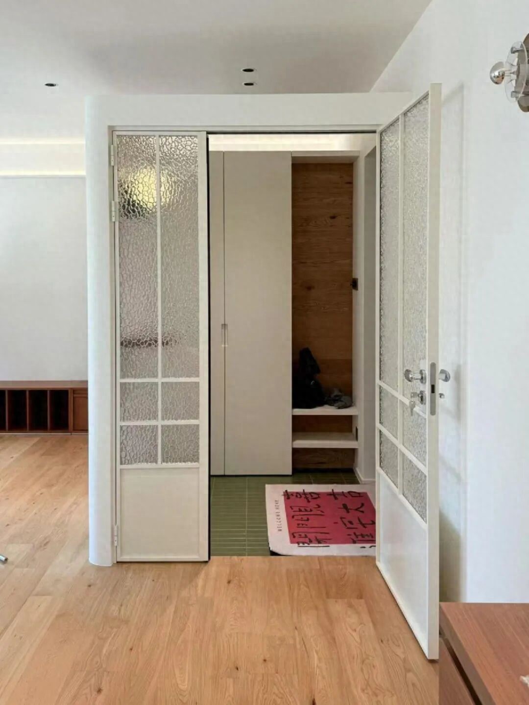 _鞋柜“正退出”中国家庭？看看年轻人家里的设计，那叫一个高级_鞋柜“正退出”中国家庭？看看年轻人家里的设计，那叫一个高级