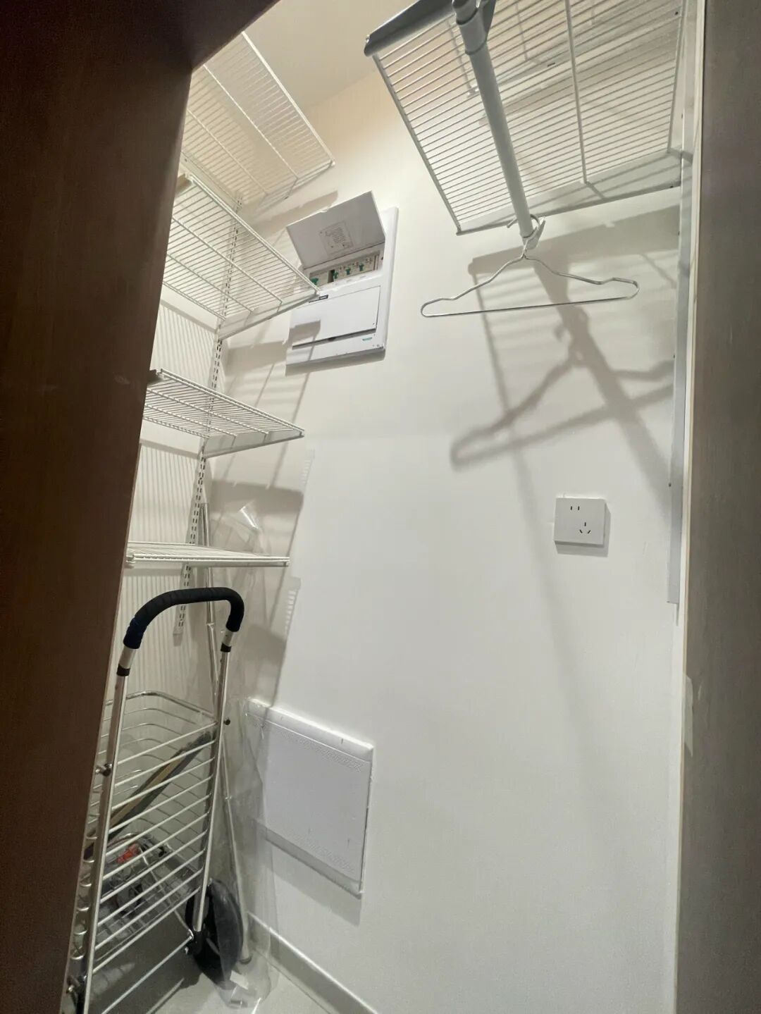 鞋柜“正退出”中国家庭？看看年轻人家里的设计，那叫一个高级__鞋柜“正退出”中国家庭？看看年轻人家里的设计，那叫一个高级