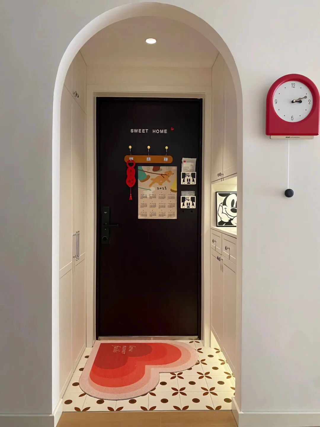 鞋柜“正退出”中国家庭？看看年轻人家里的设计，那叫一个高级__鞋柜“正退出”中国家庭？看看年轻人家里的设计，那叫一个高级