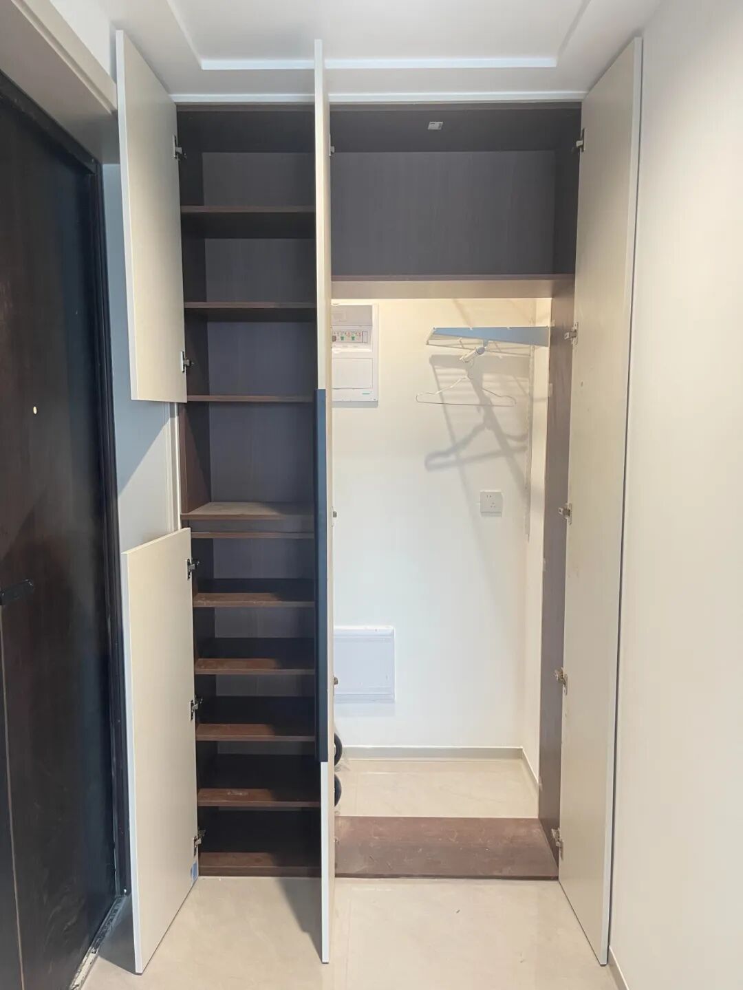 鞋柜“正退出”中国家庭？看看年轻人家里的设计，那叫一个高级__鞋柜“正退出”中国家庭？看看年轻人家里的设计，那叫一个高级