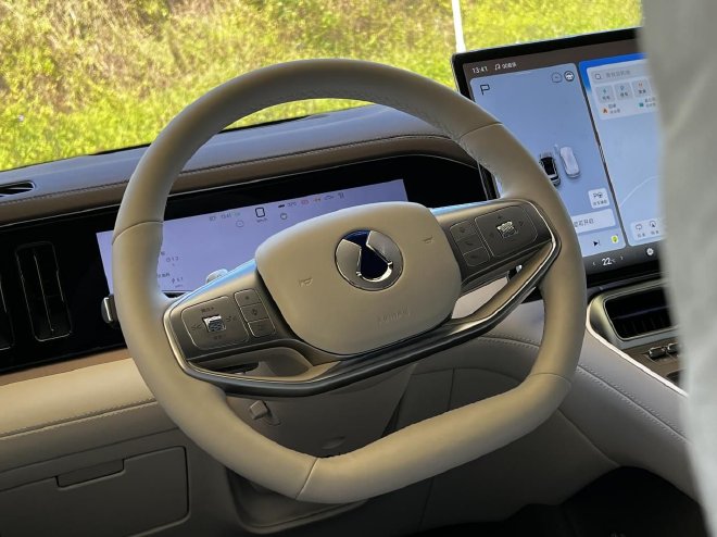 大六座安全豪华SUV 腾势N8L北京站上市