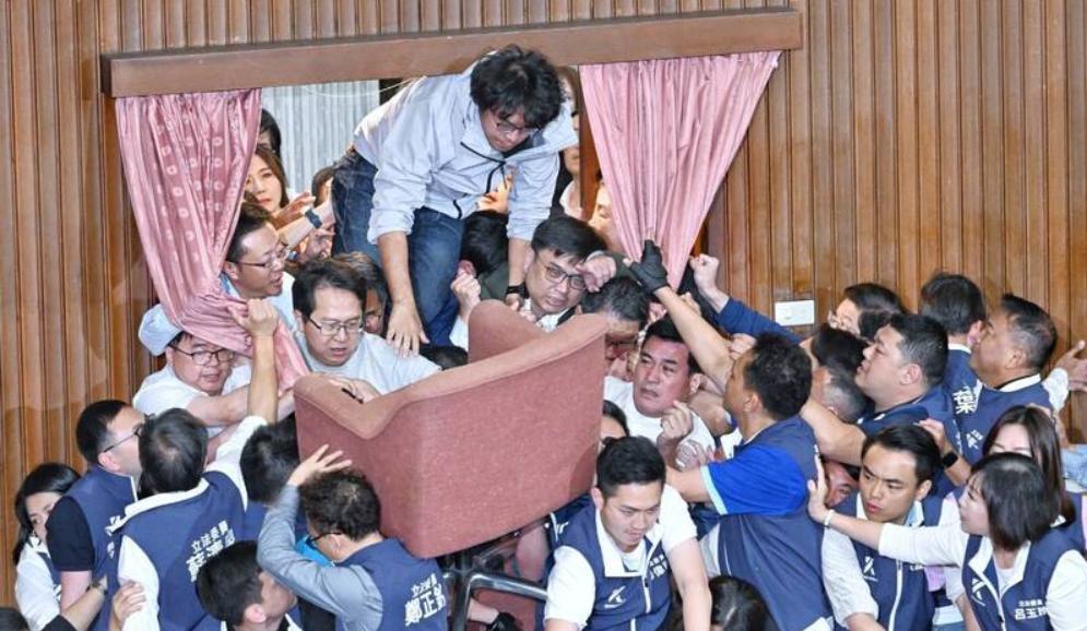 _深扒被立案的沈伯洋:美国和民进党养大的“台独”打手_深扒被立案的沈伯洋:美国和民进党养大的“台独”打手