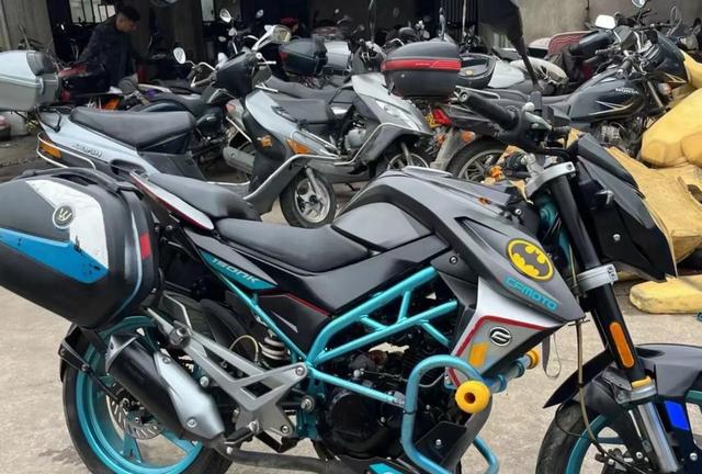 13年强制报废摩托车，现在有点不合时宜了，因2013年标准是基于当年普遍车况差的现实，可如今技术升级，车龄再长核心依然可靠-有驾