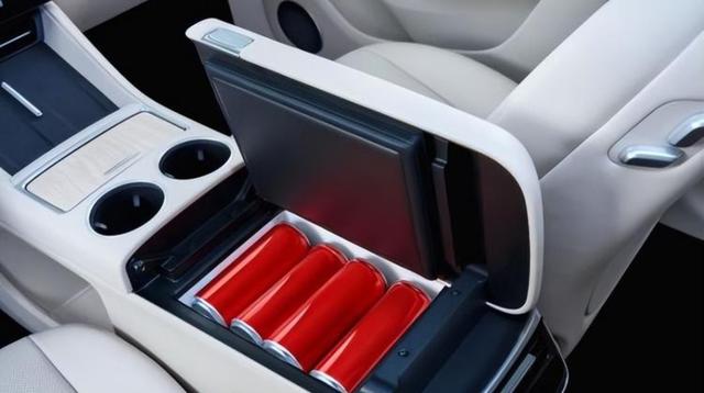 现在的家庭买车越来越理性，更多家庭关注性价比和智能安全配置，红旗天工05凭借丰富功能成为理性购车新宠，满足全家出行多样需求-有驾