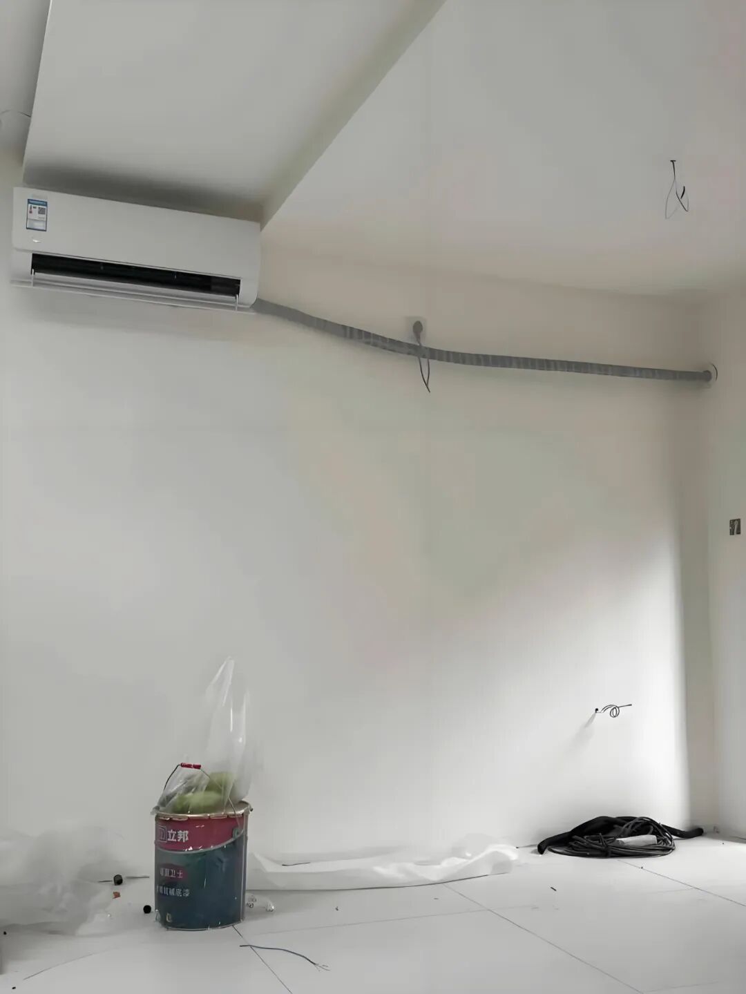 空调管子太丑怎么办？看了网友家的做法后，发现全是绝妙点子_空调管子太丑怎么办？看了网友家的做法后，发现全是绝妙点子_