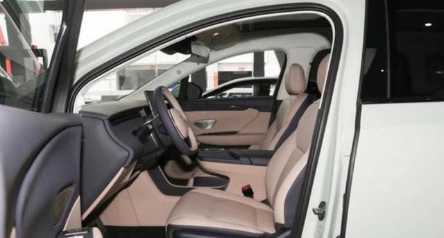 不得不承认现在的人买车越来越理性，预算在100万以上的车辆选择变得更加谨慎和讲究品质与性价比-有驾