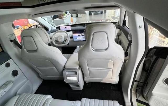 不得不承认现在的人买车越来越理性，预算在100万以上的车辆选择变得更加谨慎和讲究品质与性价比-有驾