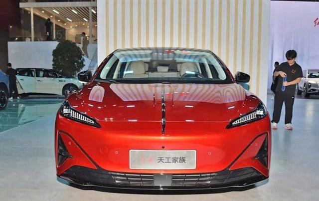 信不信由你，反正我是信了！三年不换车买韩系，五年不换车买美系，八年不换车买日系，十年不换车买国产，冠军座驾引领家用车新高度-有驾