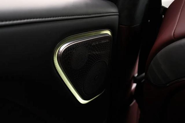 探店岚图泰山,体量感足气场强,综合豪华感比肩问界M9-有驾