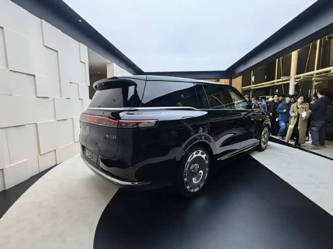 售32.28万元起 智己LS9正式上市__售32.28万元起 智己LS9正式上市