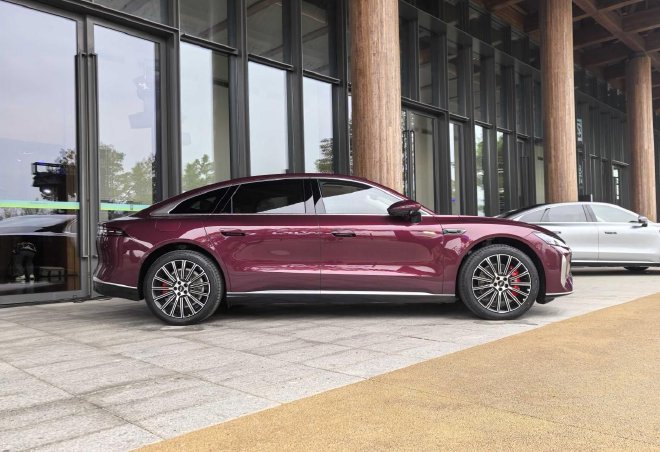 超级置换抢购价17.19万元起 风云A9L光辉(四驱)全球上市