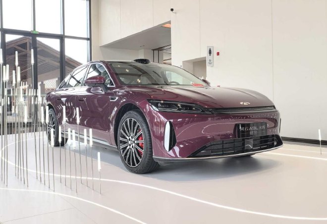 超级置换抢购价17.19万元起 风云A9L光辉(四驱)全球上市