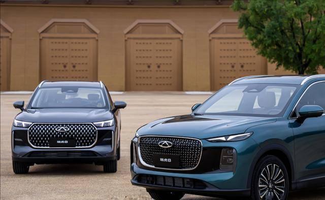 瑞虎8轴距2825mm打造宽适五座，后排与后备箱空间表现突出-有驾