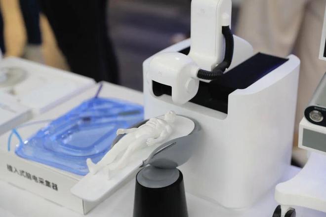 16岁保送大学，放弃体制内“铁饭碗”！他研发的产品让癫痫小伙子能“脑控”打「王者荣耀」！_16岁保送大学，放弃体制内“铁饭碗”！他研发的产品让癫痫小伙子能“脑控”打「王者荣耀」！_