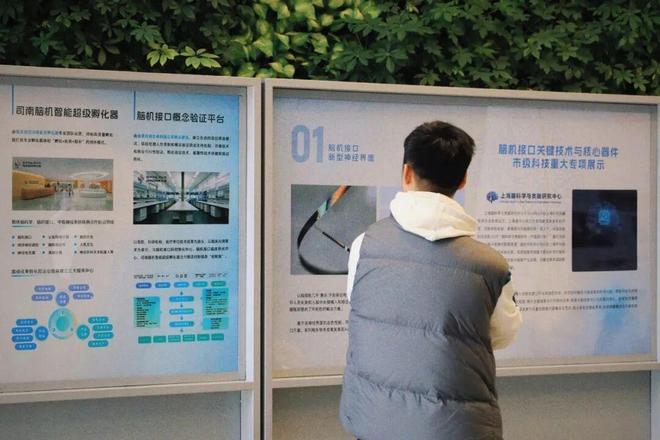 _16岁保送大学，放弃体制内“铁饭碗”！他研发的产品让癫痫小伙子能“脑控”打「王者荣耀」！_16岁保送大学，放弃体制内“铁饭碗”！他研发的产品让癫痫小伙子能“脑控”打「王者荣耀」！