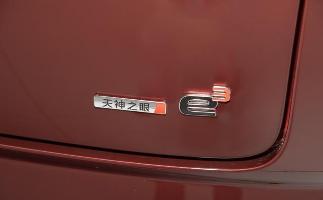 30万级大六座SUV对决！腾势N8L能否撼动理想和问界的市场-有驾