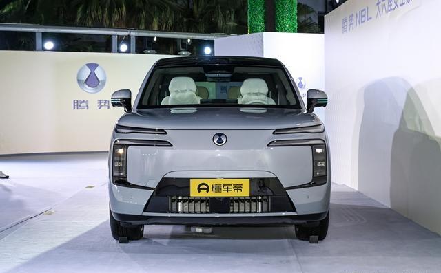 30万级大六座SUV对决！腾势N8L能否撼动理想和问界的市场-有驾