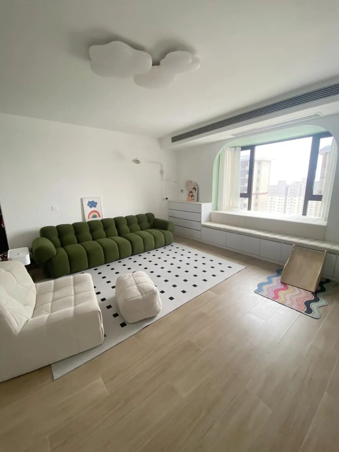 果然还是年轻人“鬼点子”多！飘窗换个思路设计，实用性直接翻倍_果然还是年轻人“鬼点子”多！飘窗换个思路设计，实用性直接翻倍_