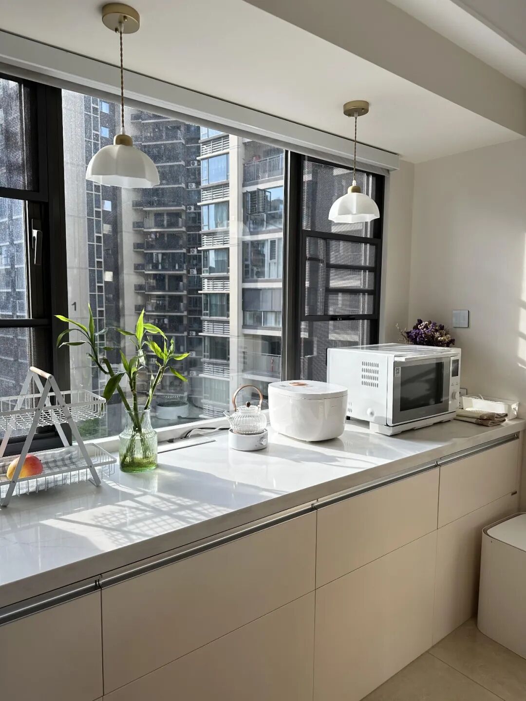 果然还是年轻人“鬼点子”多！飘窗换个思路设计，实用性直接翻倍_果然还是年轻人“鬼点子”多！飘窗换个思路设计，实用性直接翻倍_