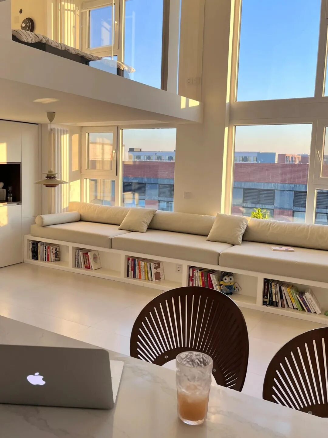 _果然还是年轻人“鬼点子”多！飘窗换个思路设计，实用性直接翻倍_果然还是年轻人“鬼点子”多！飘窗换个思路设计，实用性直接翻倍