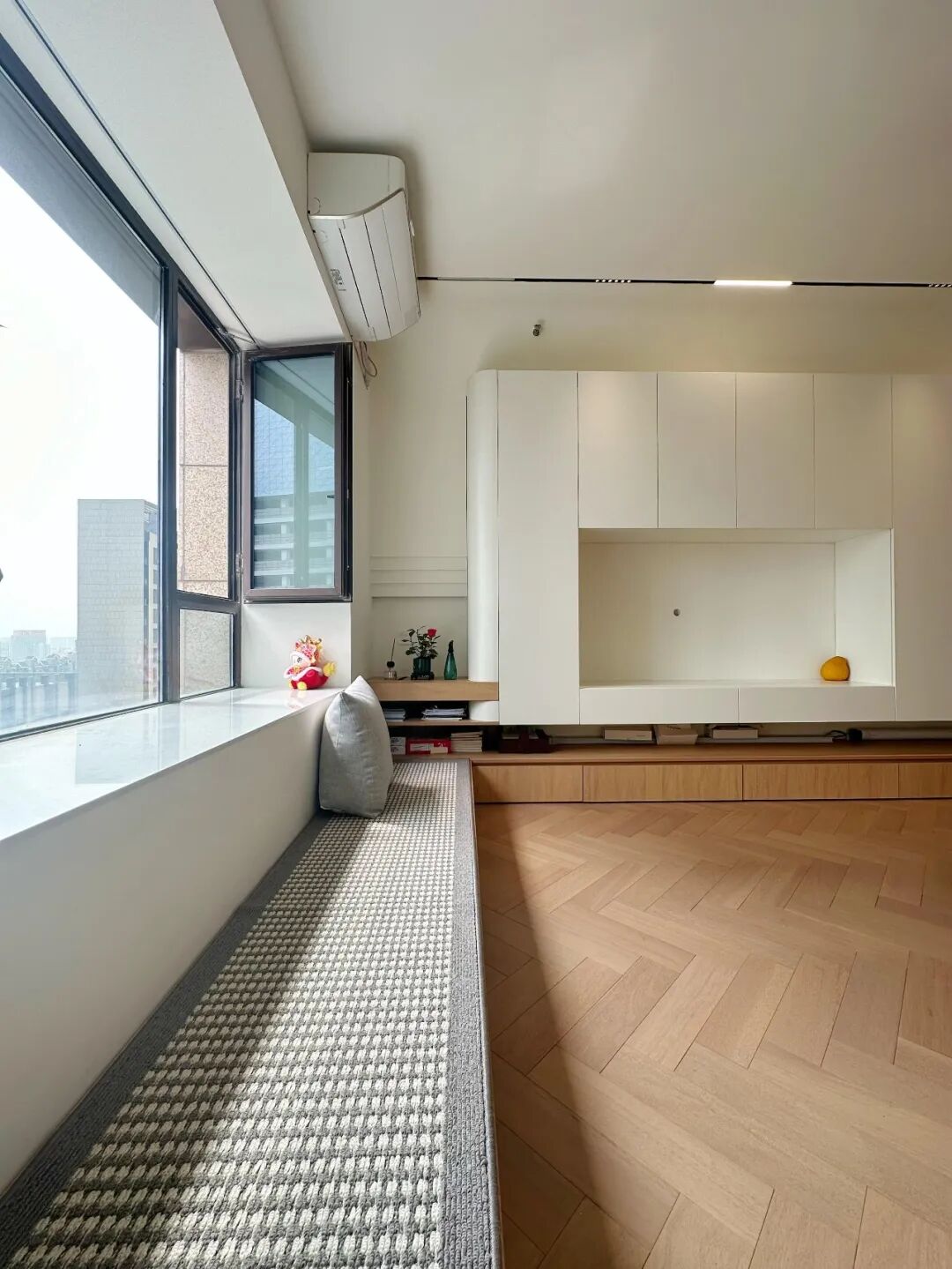 _果然还是年轻人“鬼点子”多！飘窗换个思路设计，实用性直接翻倍_果然还是年轻人“鬼点子”多！飘窗换个思路设计，实用性直接翻倍