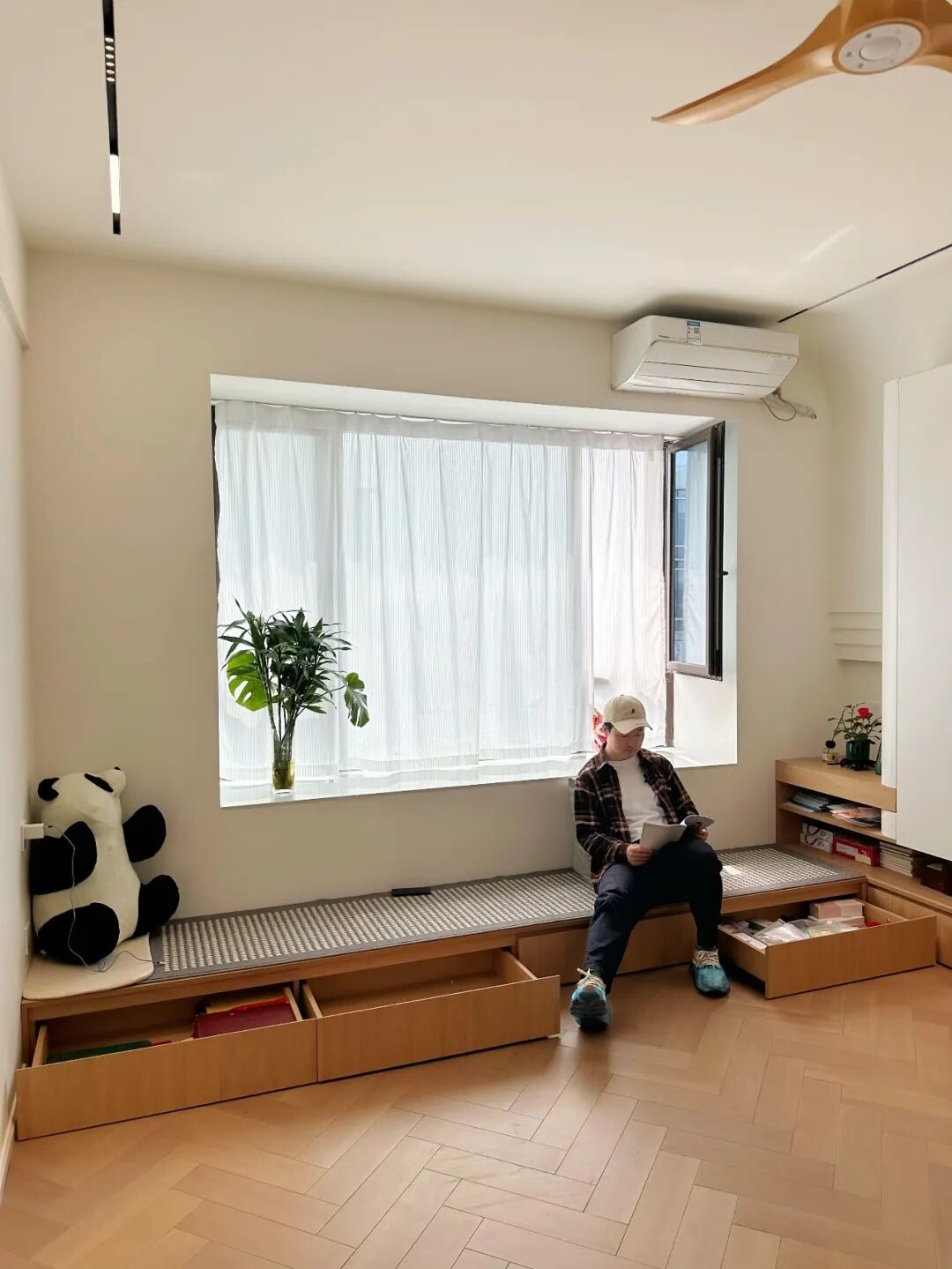 果然还是年轻人“鬼点子”多！飘窗换个思路设计，实用性直接翻倍__果然还是年轻人“鬼点子”多！飘窗换个思路设计，实用性直接翻倍