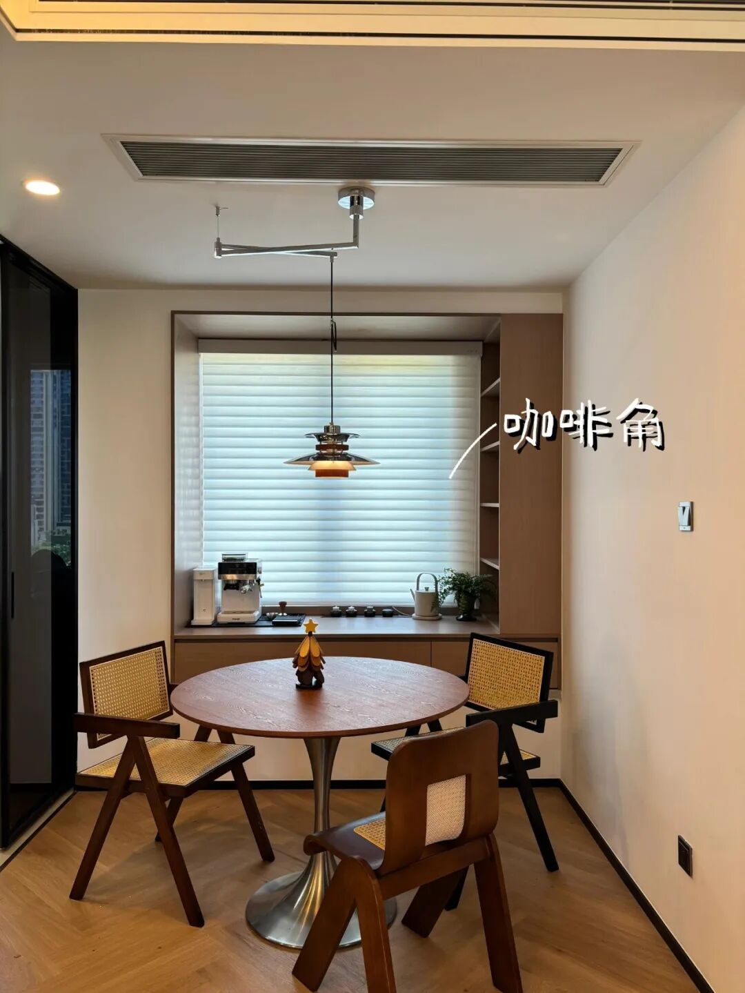 _果然还是年轻人“鬼点子”多！飘窗换个思路设计，实用性直接翻倍_果然还是年轻人“鬼点子”多！飘窗换个思路设计，实用性直接翻倍